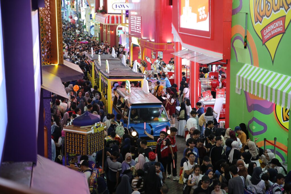 Keliling Jakarta Fair Anti Capek, Naik Wara Wiri Cuma Rp 15 Ribu
